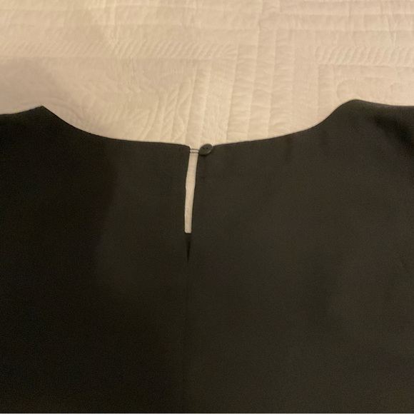 BLACK SLEEVELESS BLOUSE WITH KEY HOLES, SIZE: L - Picture 7 of 8